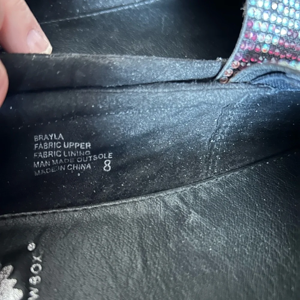 Fancy slippers. - Picture 5 of 5